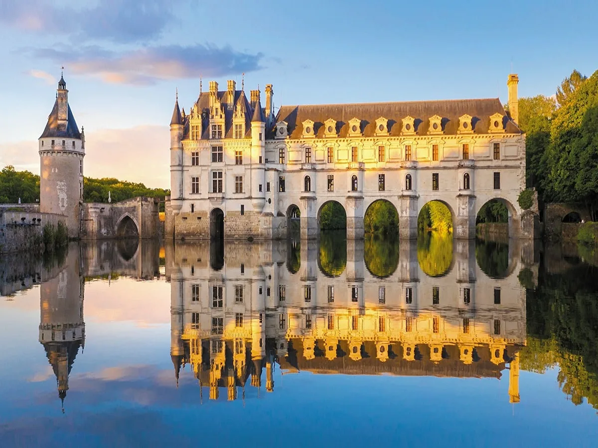 Chateau de Chenonceau castle over River Cher