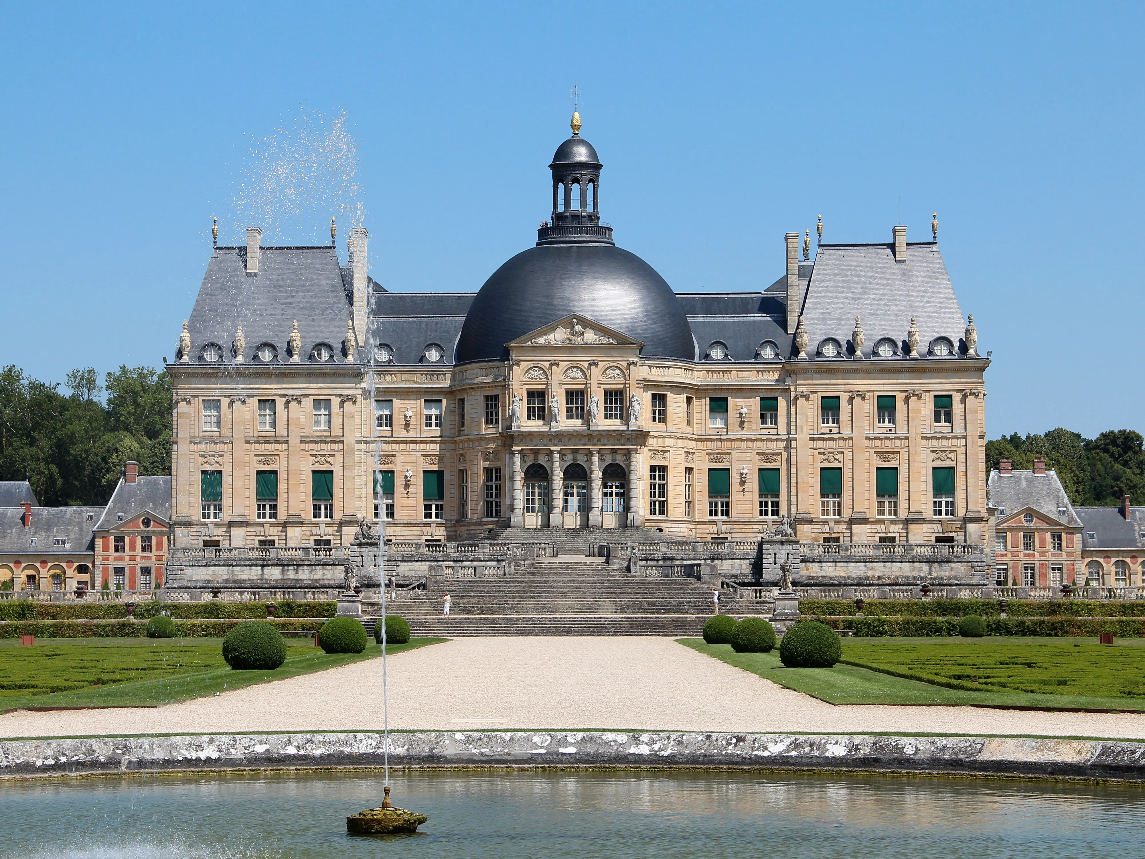 chateau de vaux le vicomte exterior france